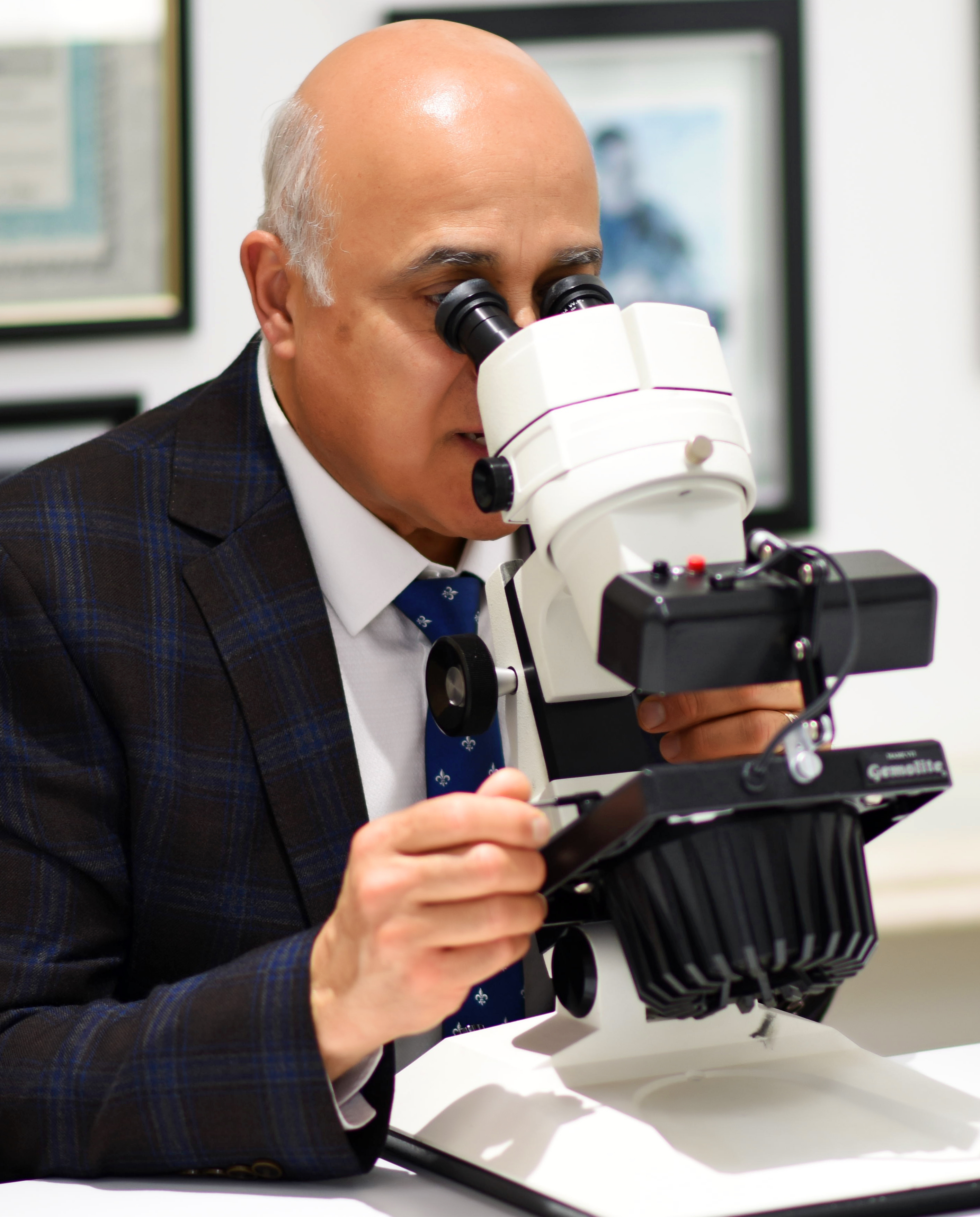 Inspecting jewelry through a microscope